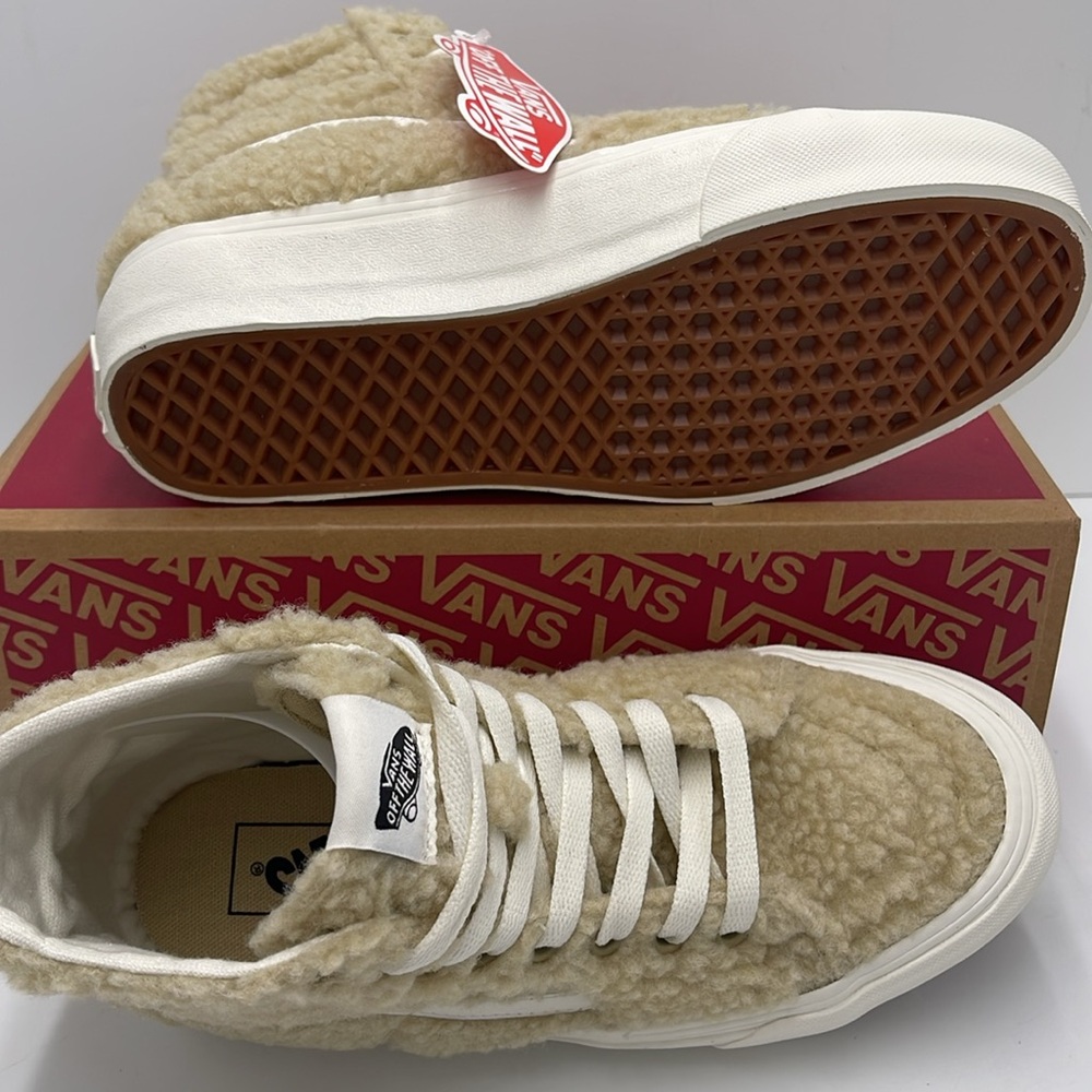 Vans WMNS Sk8-Hi Tapered Sneakers Sk8-Hi Tapered
Cozy Hug Mojave Desert
Sherpa - Picture 3 of 16